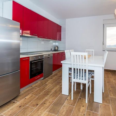 Butique Maris Apartment Комарна Екстериор снимка