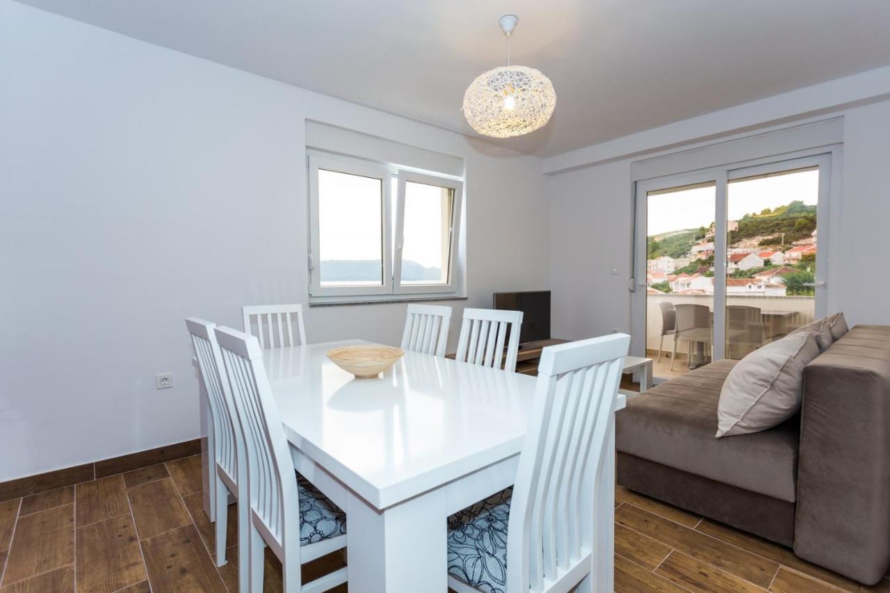 Butique Maris Apartment Комарна Екстериор снимка