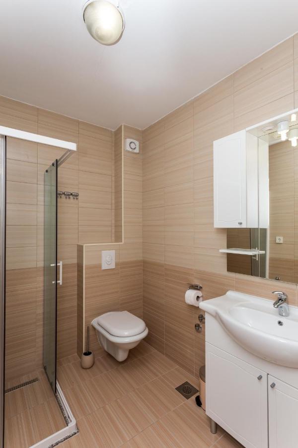 Butique Maris Apartment Комарна Екстериор снимка