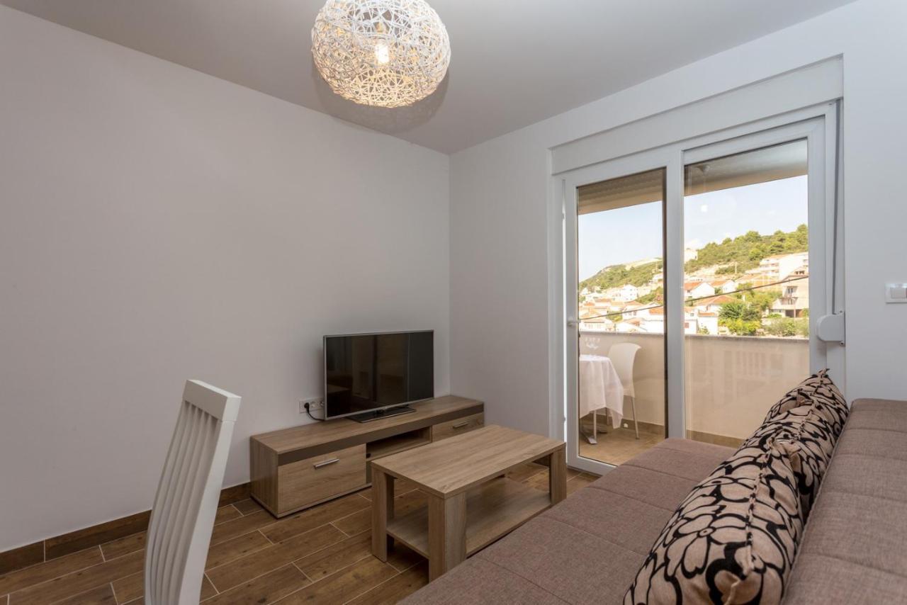 Butique Maris Apartment Комарна Екстериор снимка