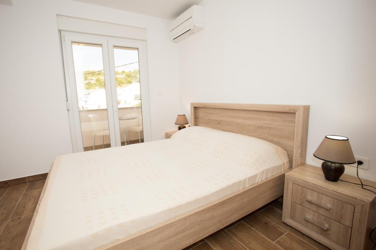Butique Maris Apartment Комарна Екстериор снимка