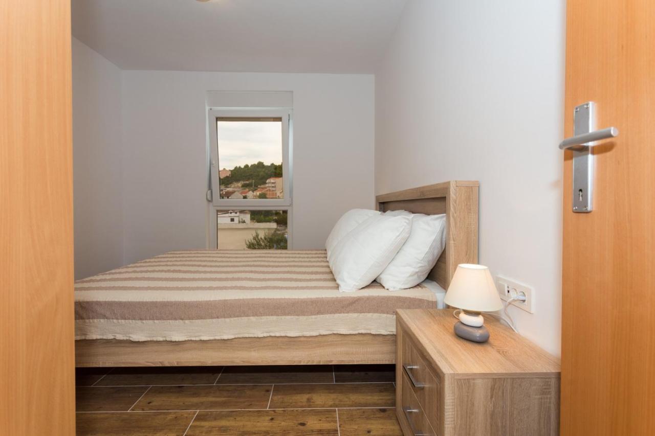 Butique Maris Apartment Комарна Екстериор снимка
