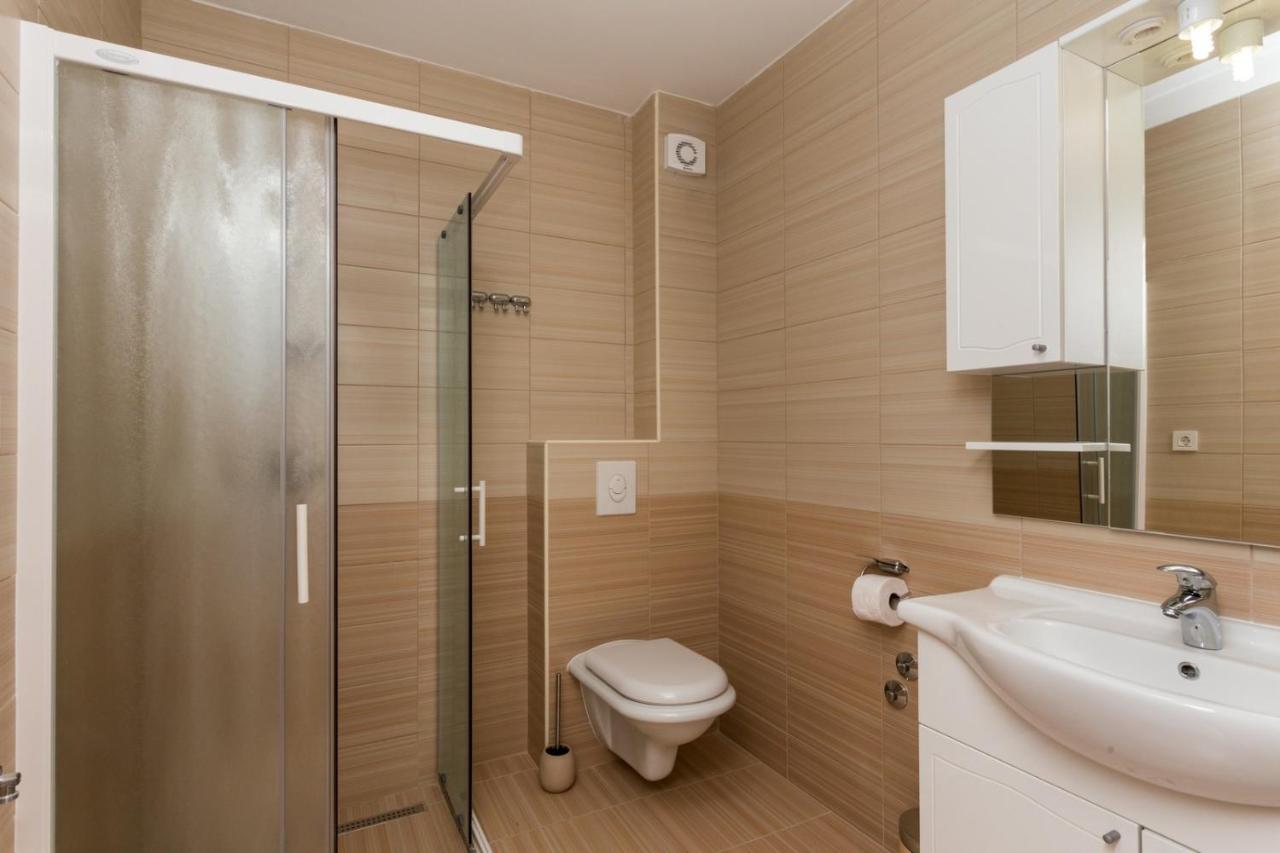 Butique Maris Apartment Комарна Екстериор снимка