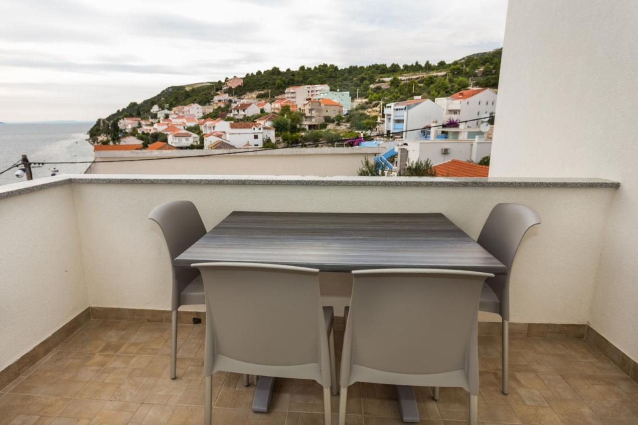 Butique Maris Apartment Комарна Екстериор снимка