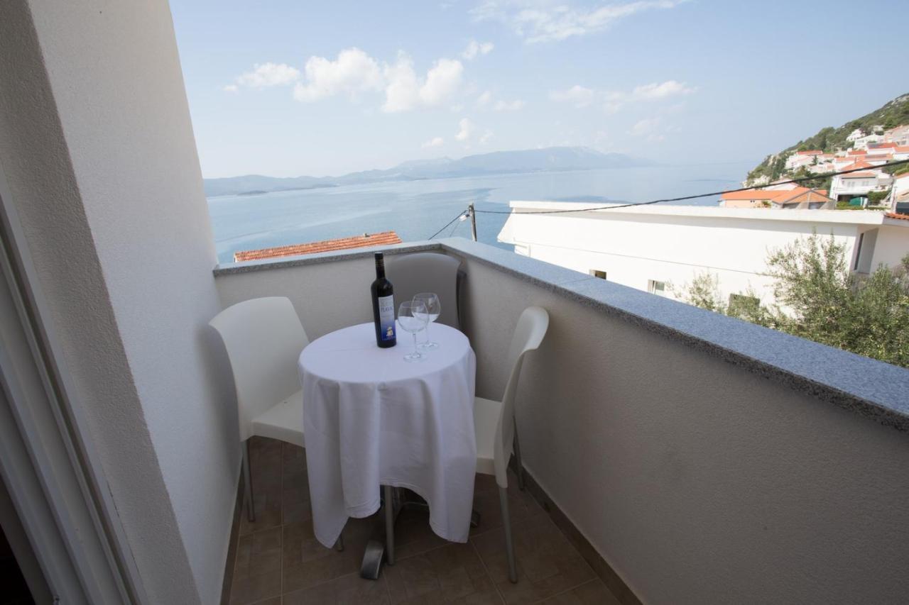 Butique Maris Apartment Комарна Екстериор снимка