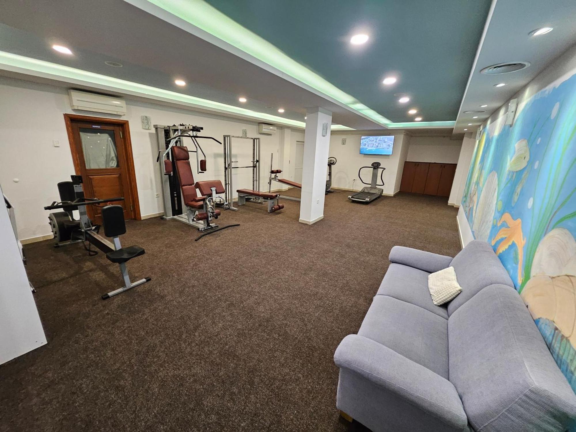Butique Maris Apartment Комарна Екстериор снимка